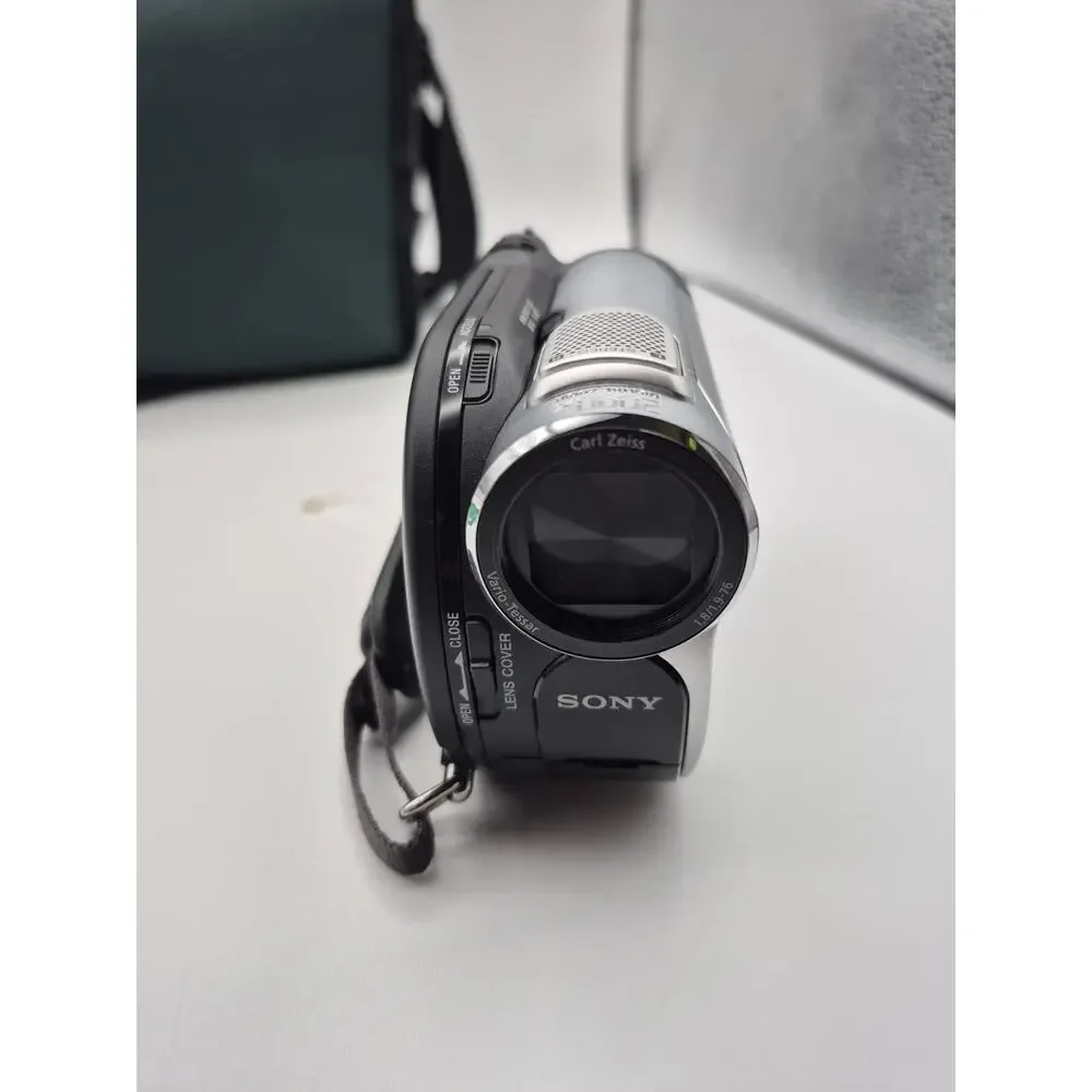 Sony Handycam DCR-DVD108 with Battery/Manual/Bag UNTESTED AS-IS